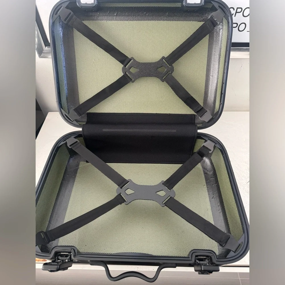 Globe-Trotter Carbon Fiber Hard Shell Carry Case Briefcase in Black